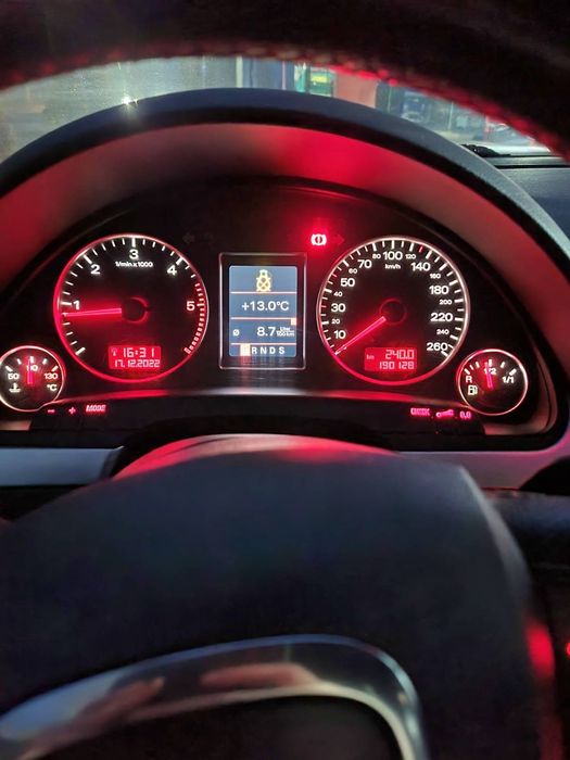 Продам Ауді а4 с лайн