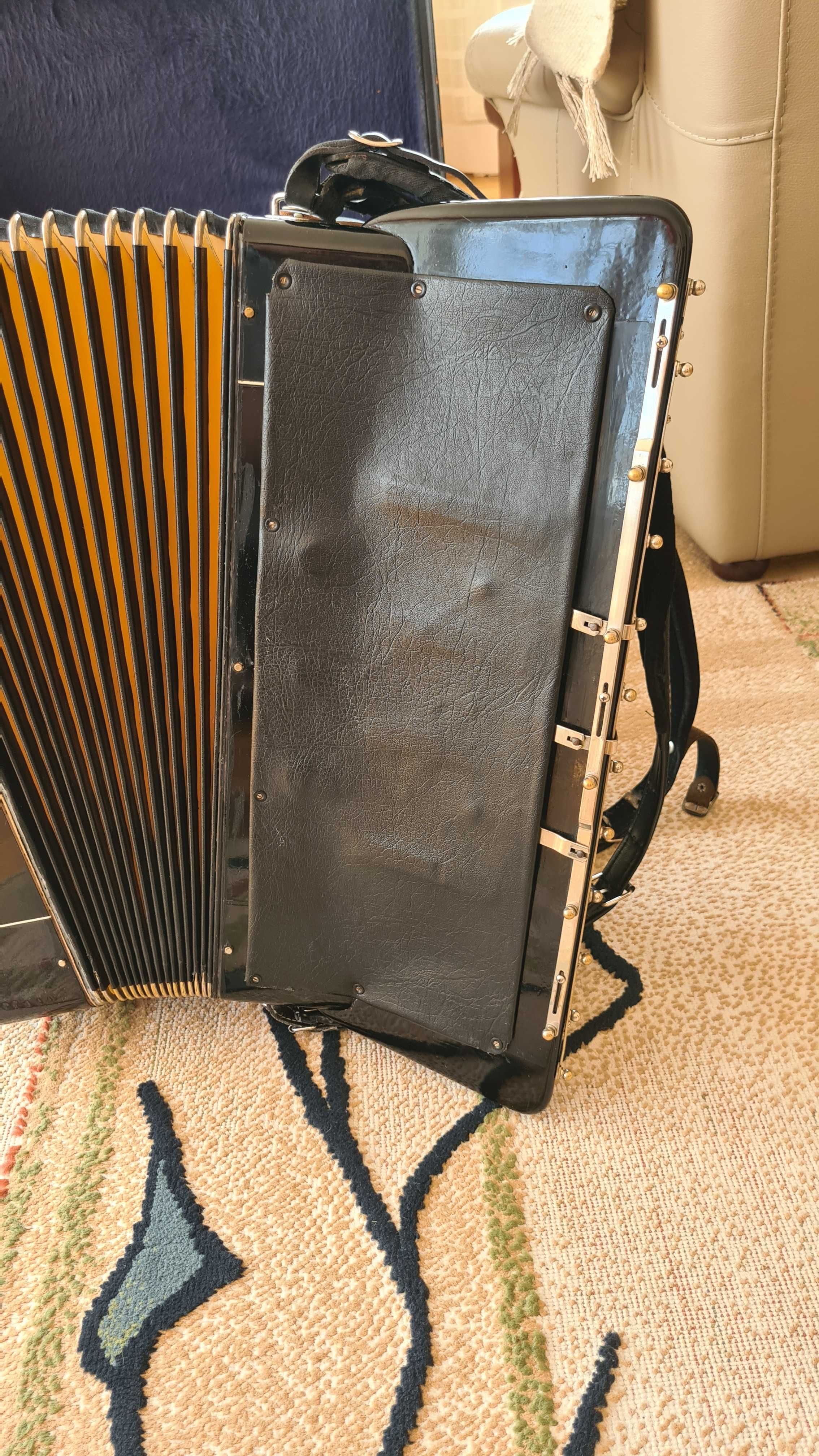 Akordeon Hohner Tango V CS 120 basów