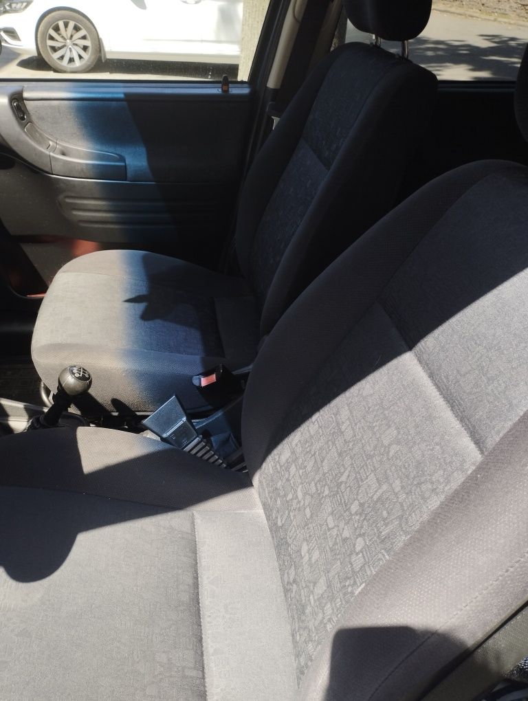 Продаж авто Opel zafira 2002г