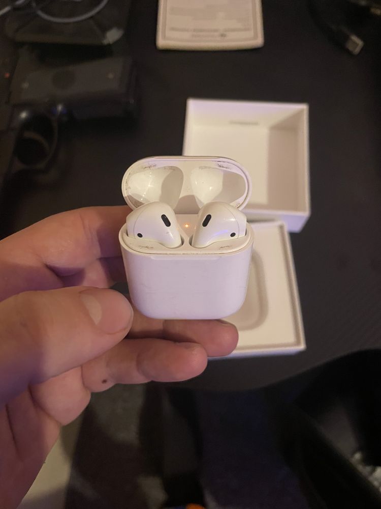 Apple  Airpots 2