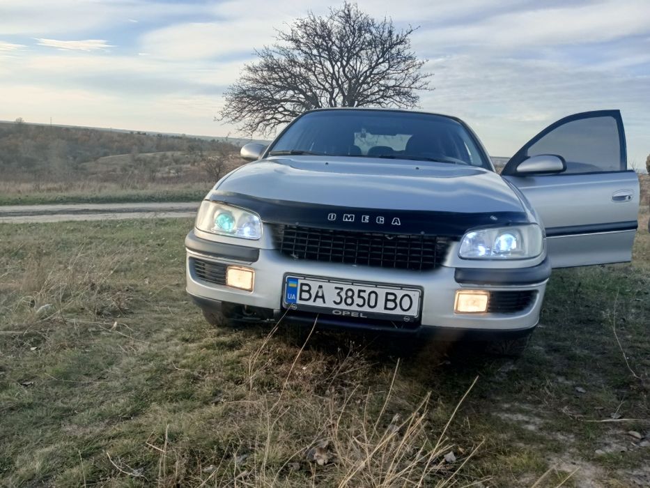 Машина Опель Омега В
