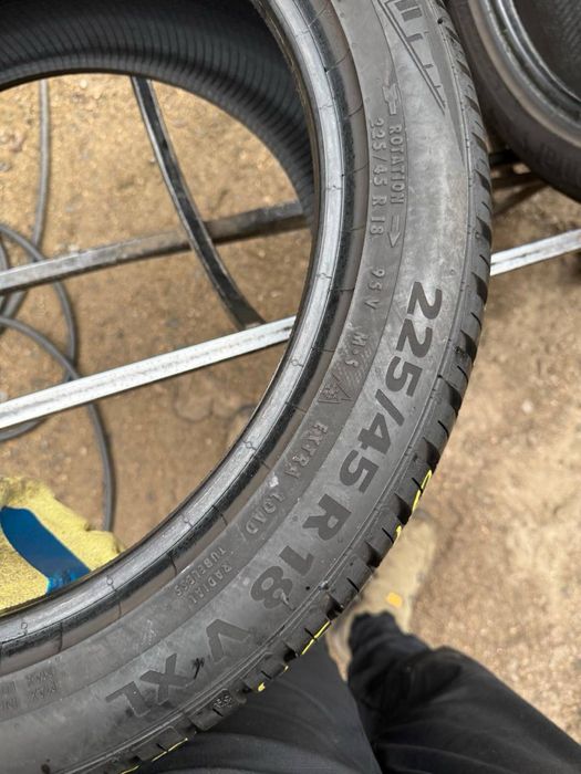 Шины БУ 225 45 R 18 Continental Allseason Contact  Всесезонный комплек