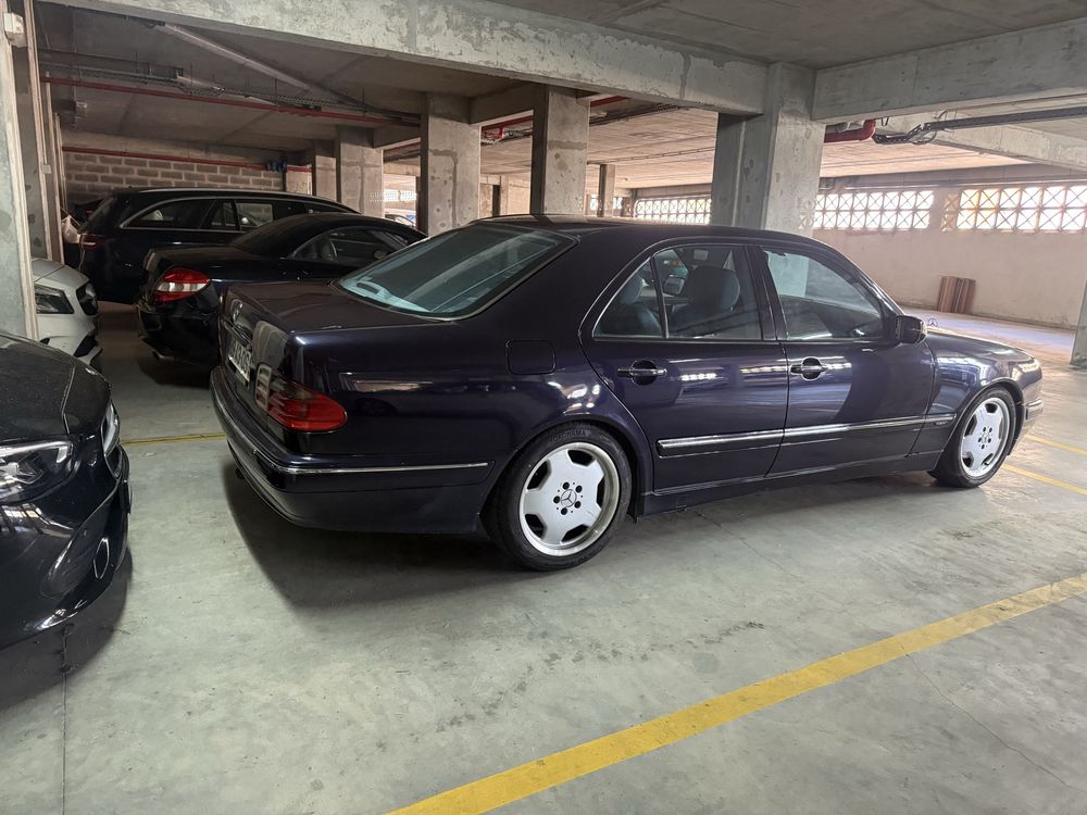 Mercedes benz E 270 CDI  Avantgard manual