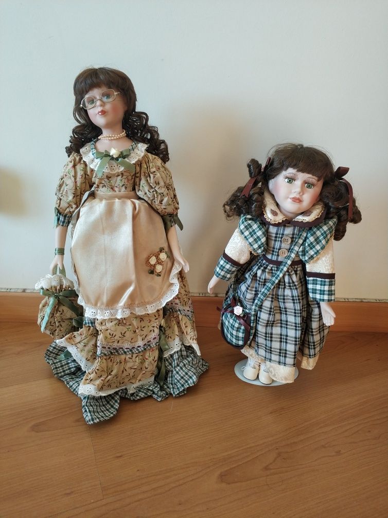 Bonecas de porcelana pintadas à mão