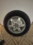 Jante com pneu Mercedes ML