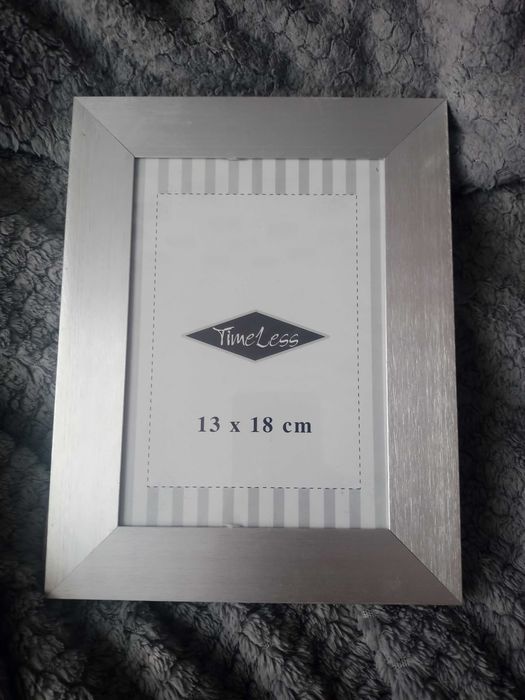 nowa srebrna ramka na zdjęcie