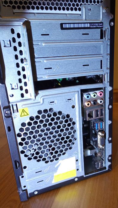 Komputer Intel i5-7400, 8GB RAM DDR4, 250 GB SSD, Win 11.