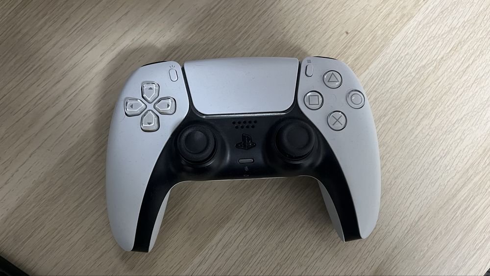 Vendo playstation ps5 c 2 comando