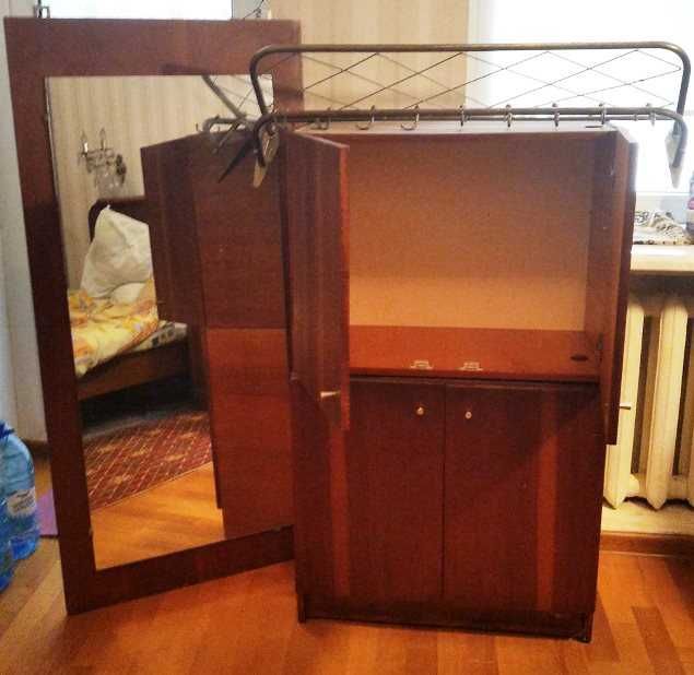Две тумбы та дзеркало 1100грн