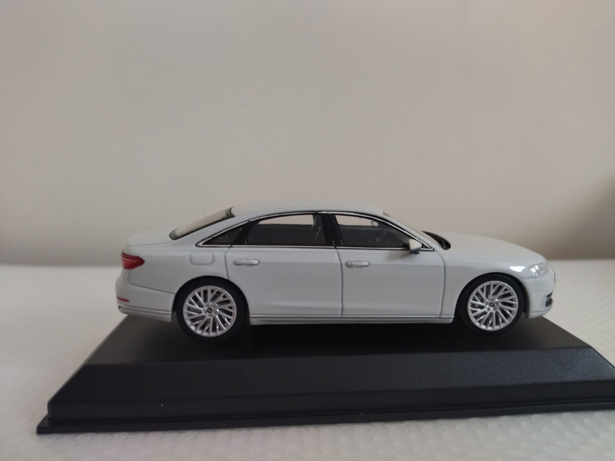 Miniatura Audi A8 Nova 1/43