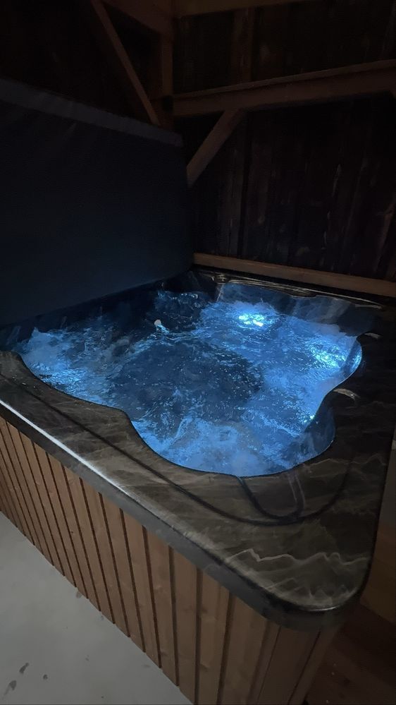 Domek / Szkolenie Firmowe / 20 osobowa Altana / 12 osobowe Jacuzzi