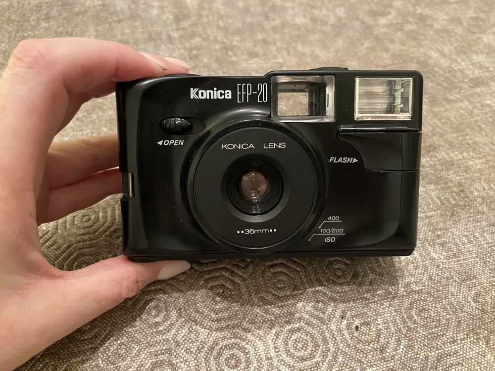 Vendo máquina fotográfica Konica EFP-20