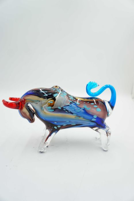SZKLANA figura w stylu murano byk symbol siły giełda hossa