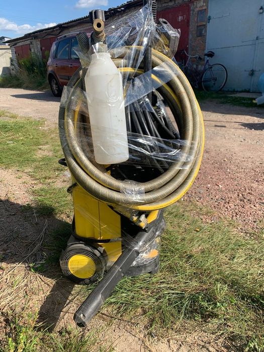 Продам б/в Kärcher 720