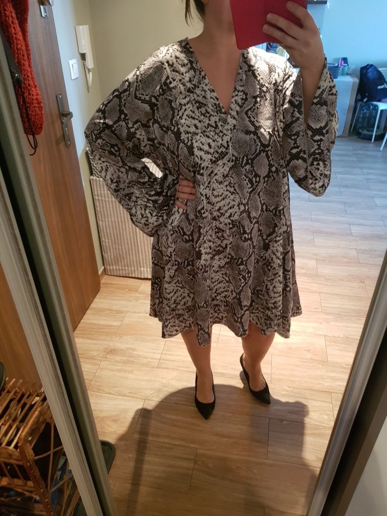 Prettylittlething sukienka koszulowa oversize wężowy wzór r 48