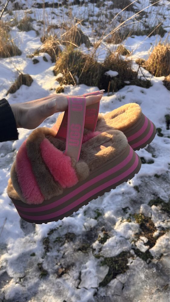 Оригінальні босоніжки ugg на платформі