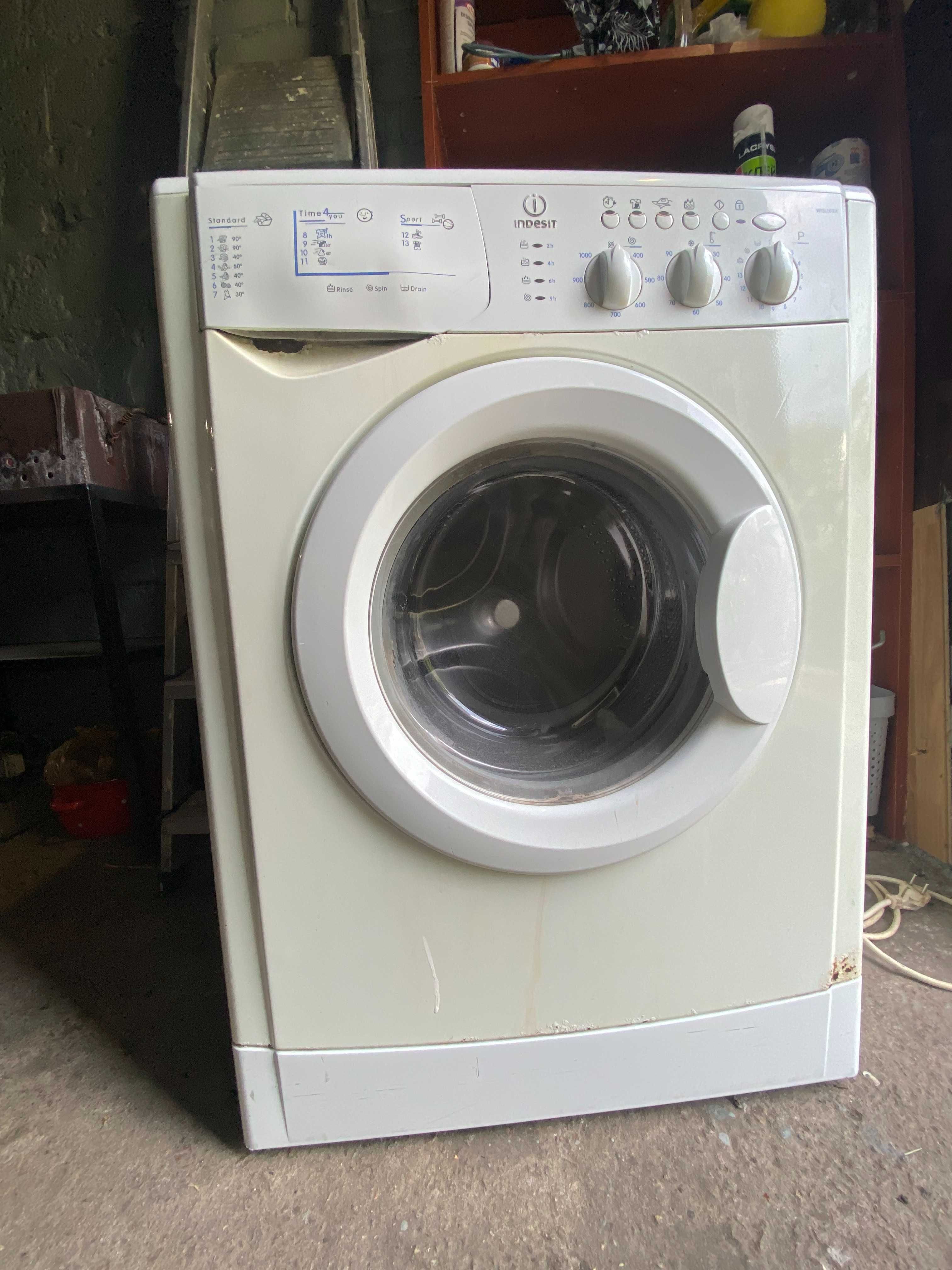 Пральна машина Indesit WISL105X