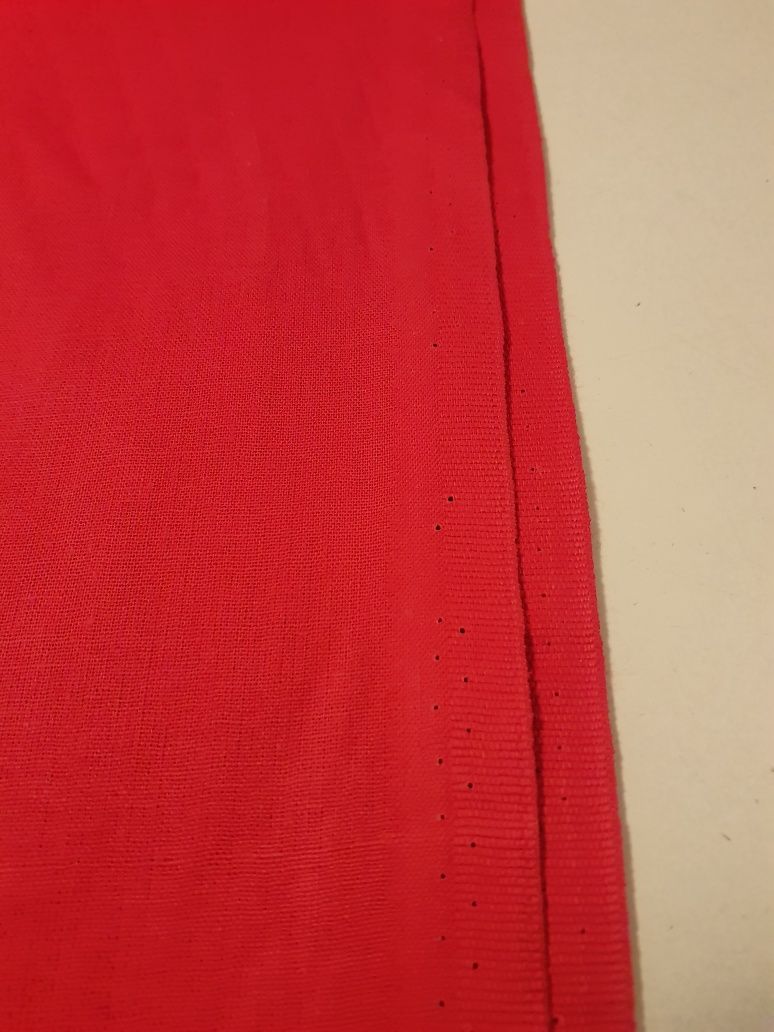 Bawełna z poliestrem czerwona szer.150 cm.
