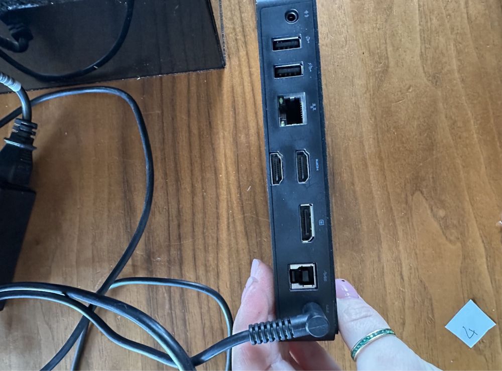 (4) Stacja dokująca Dell D3100 z zasilaczem