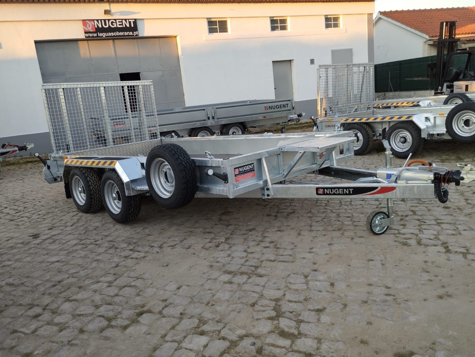 Atrelado Porta Maquinas Nugent Engineering P3118H 3500kgs PB-Novo