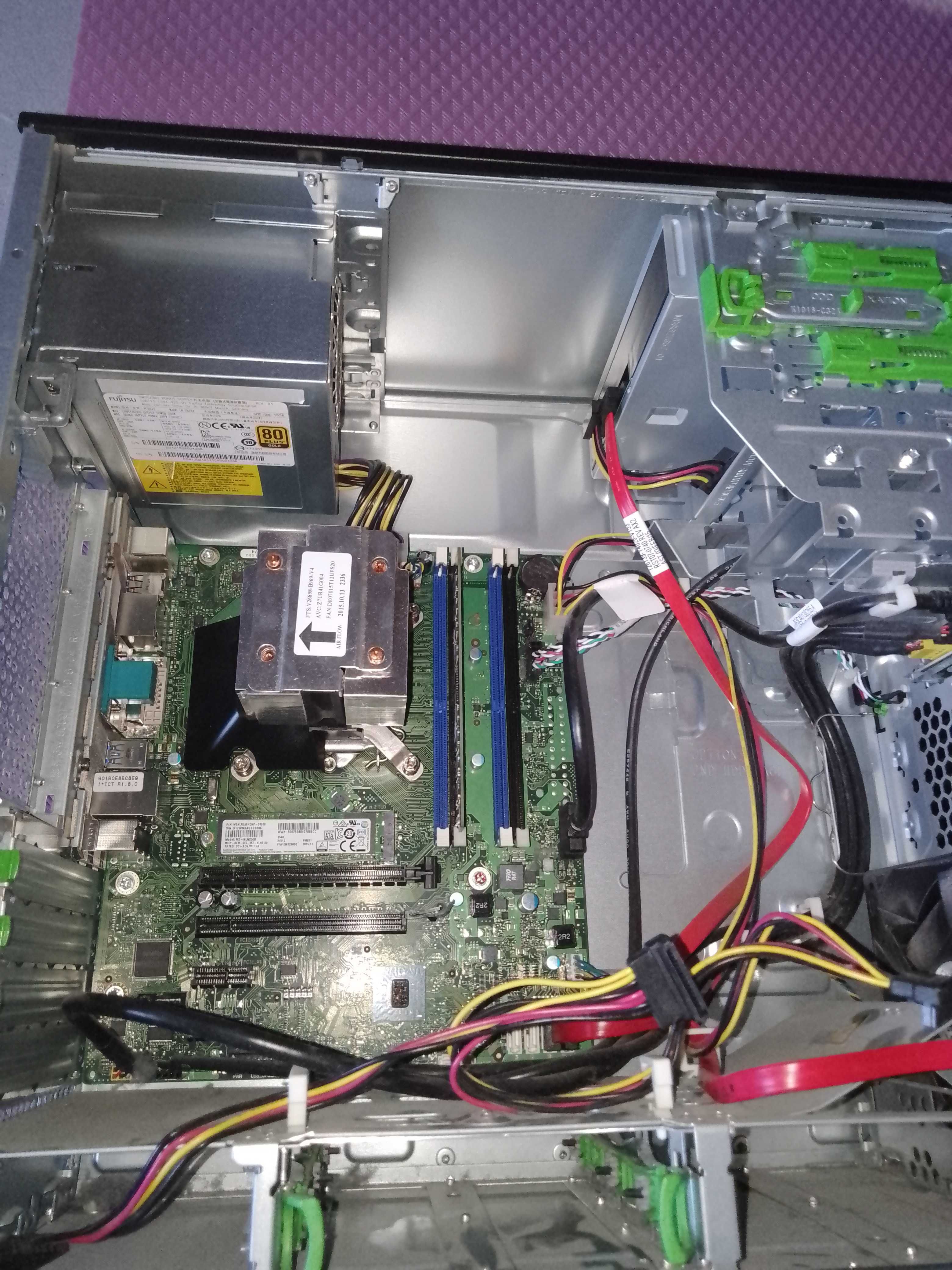 Komputer z monitorem