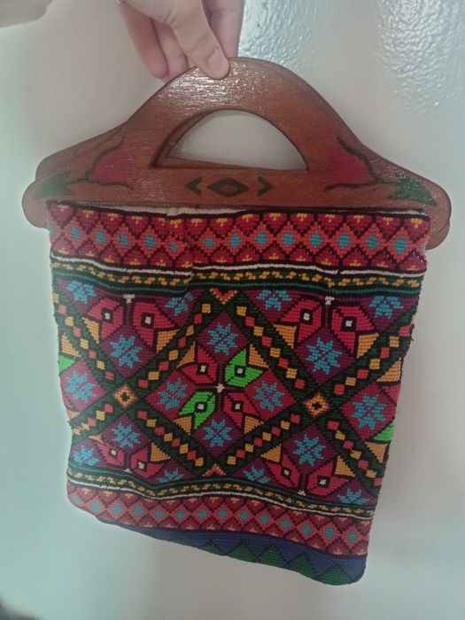 Сумка з українським орнаментом з дерев'яними ручками