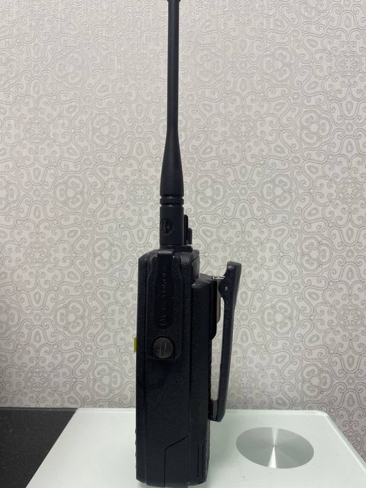 Продам рацию motorola