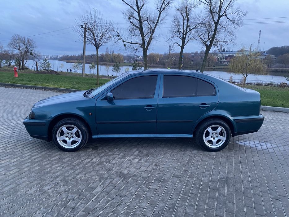 Шкода Октавія тур 1.6 МПІ