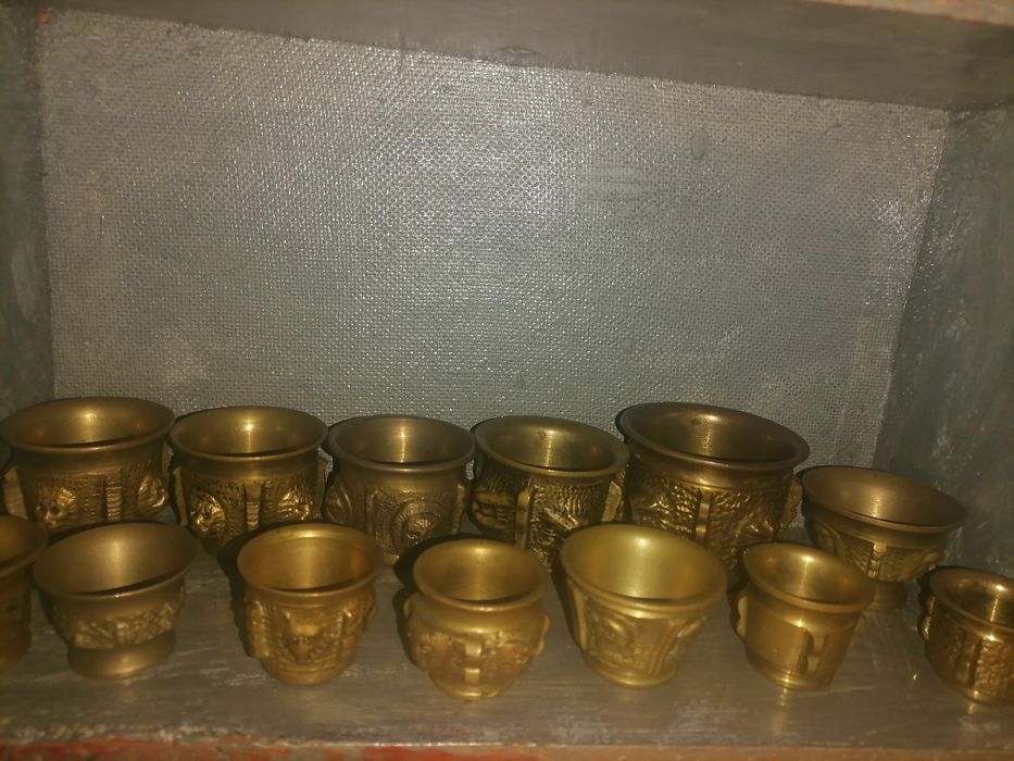 13 Almofariz de bronze por 6 € cada