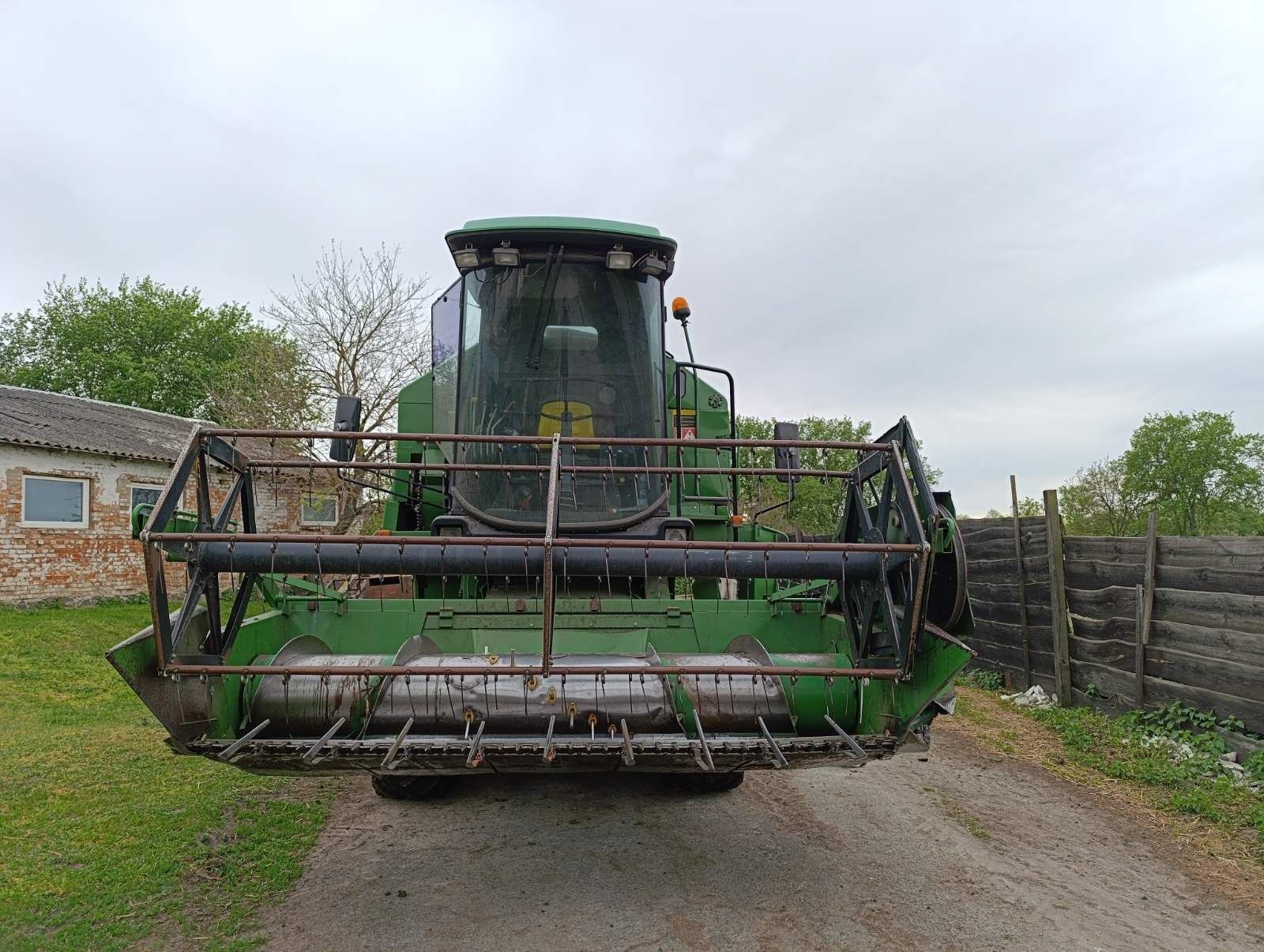Комбайн JOHN DEERE 1052