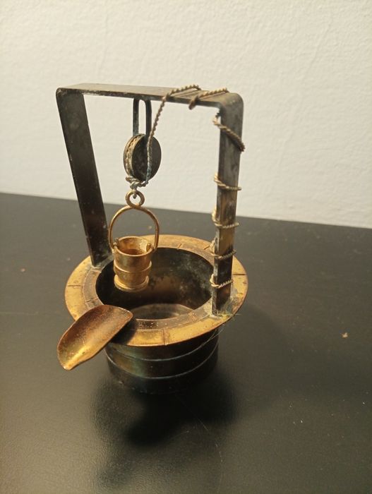 Antigo Cinzeiro em metal em forma de poço "Trench art" - Como novo