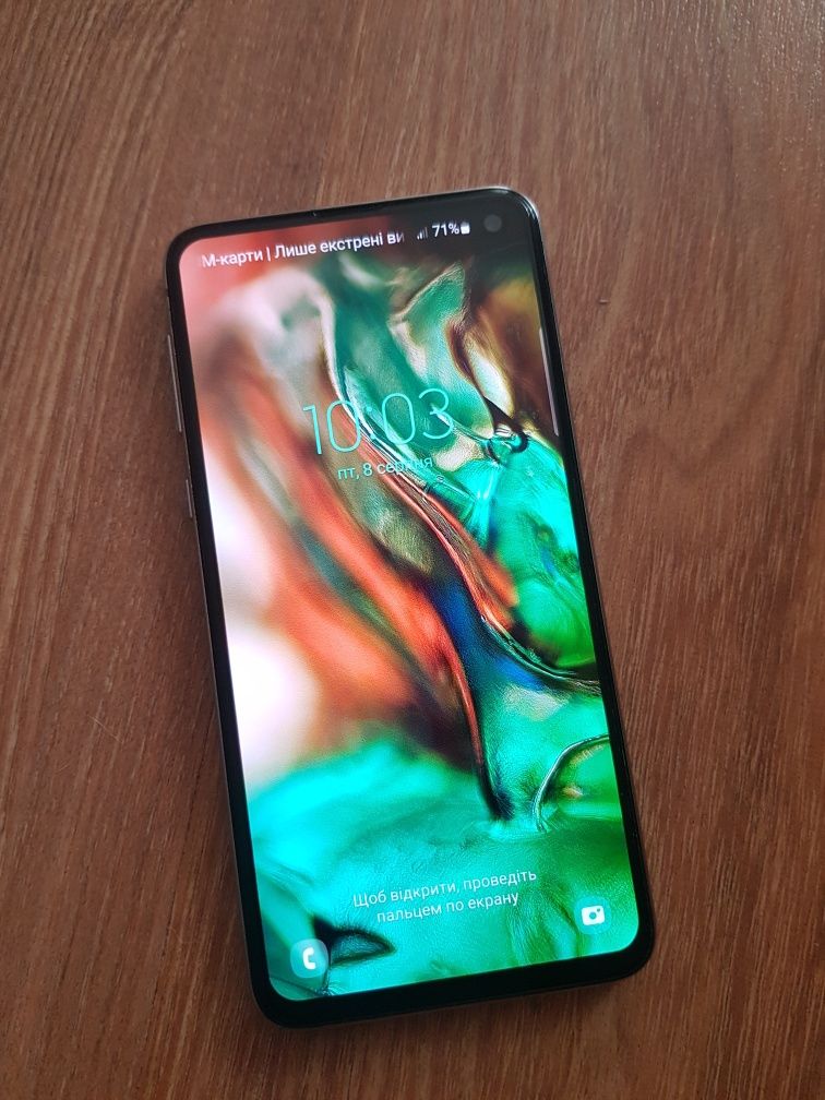 Продам SAMSUNG S 10e. Оригінал на 2 сім карти.