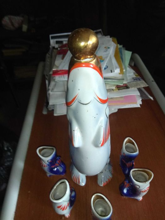 Продам ложки,  вилки  тарелки, хрусталь,  вазы, кастрюли, сервизы итп