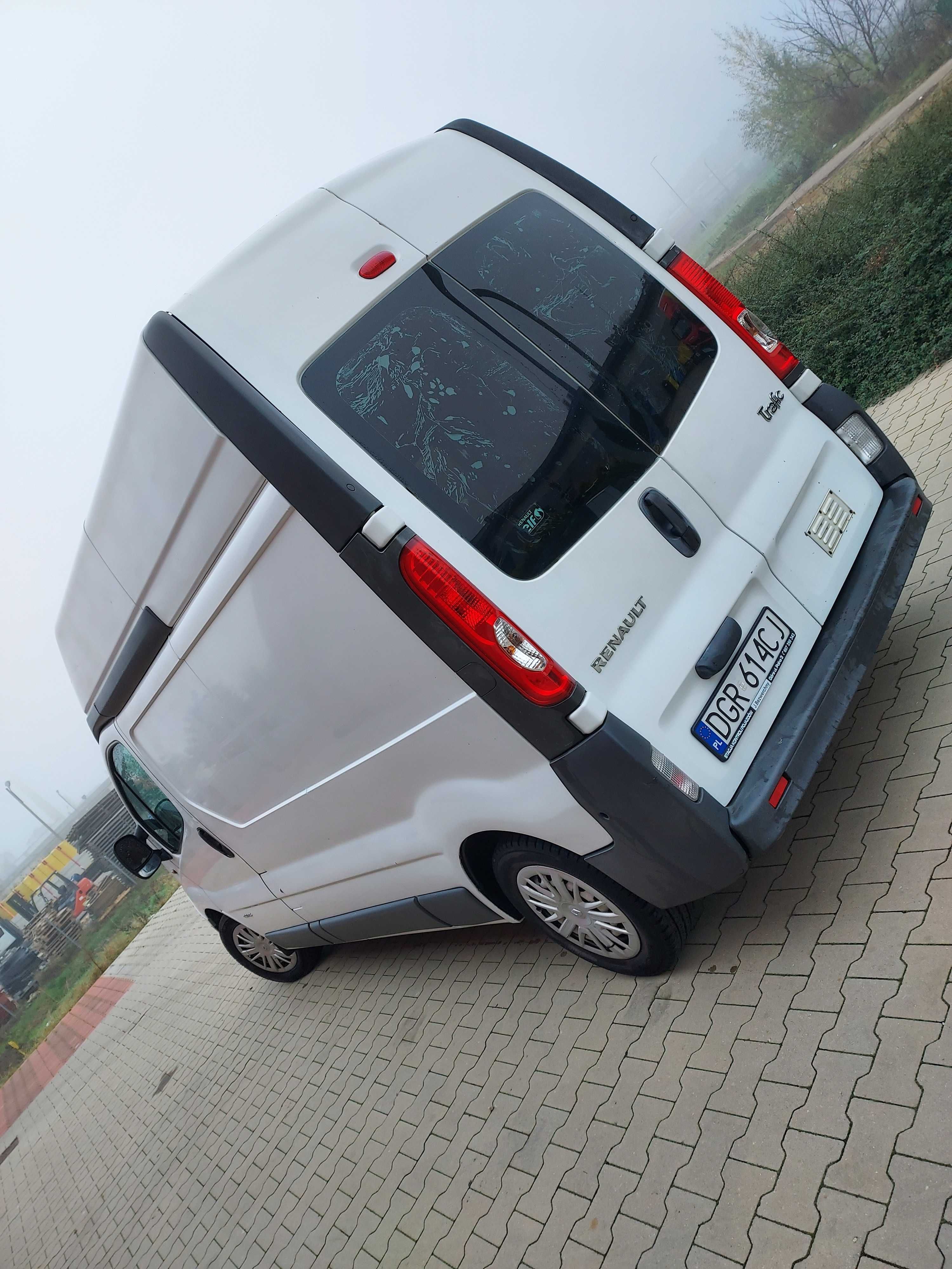 Renault trafic II lift 2007rok długi wysoki l2h2 niski przebieg