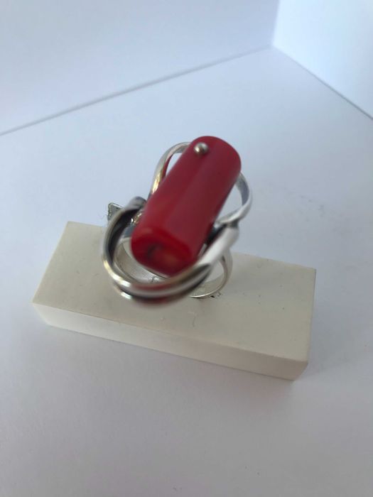 Pierścionek srebrny z koralem