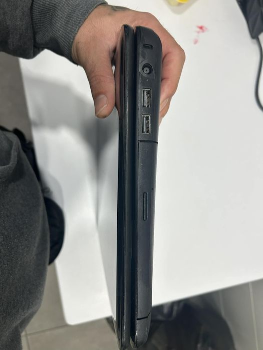 Vendo computador portátil compac com carregador