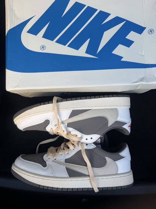 Jordan 1 Retro Low OG SP Fragment x Travis Scott e Travis Scott Mocha