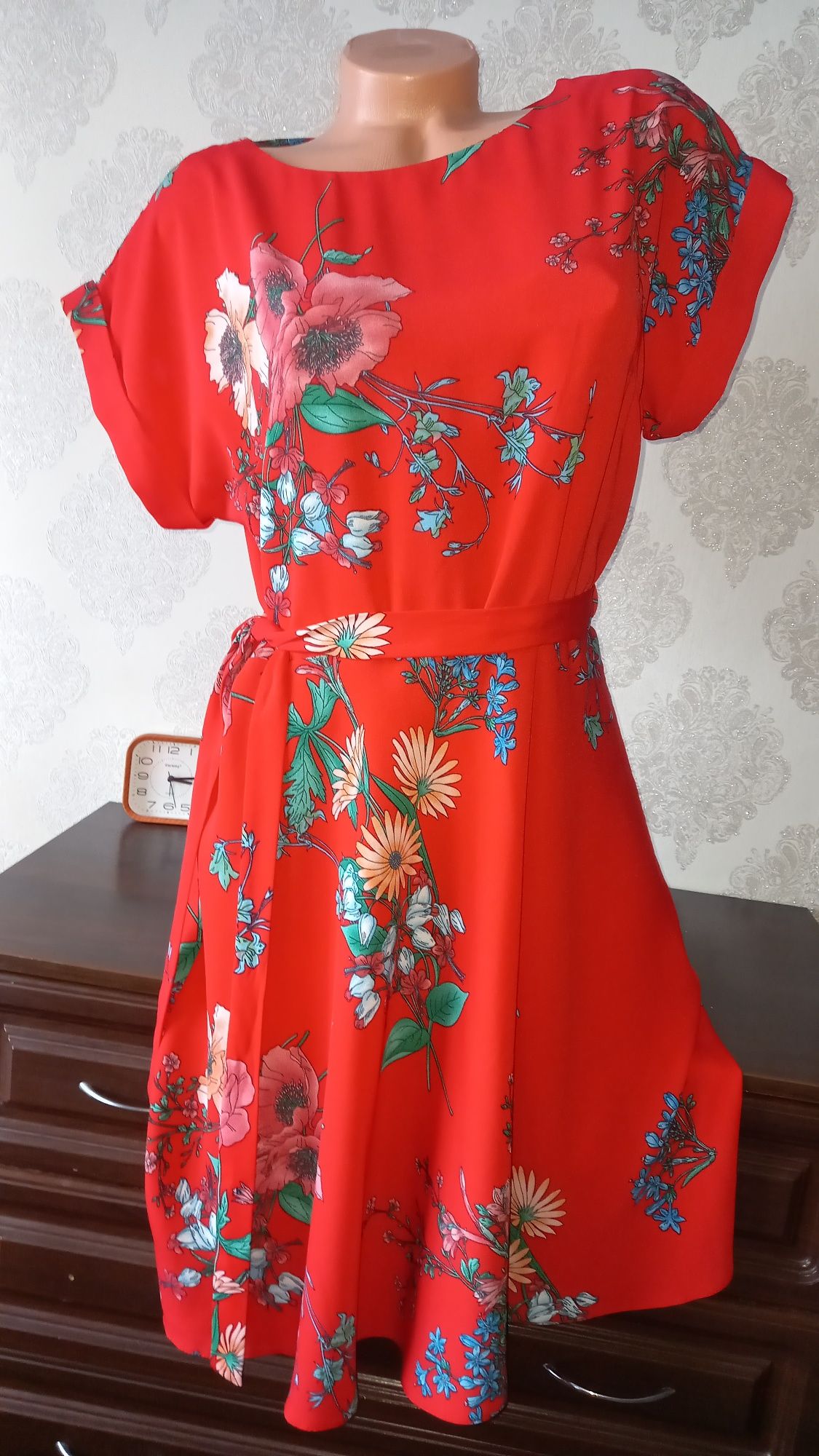 Продам сукні розм48