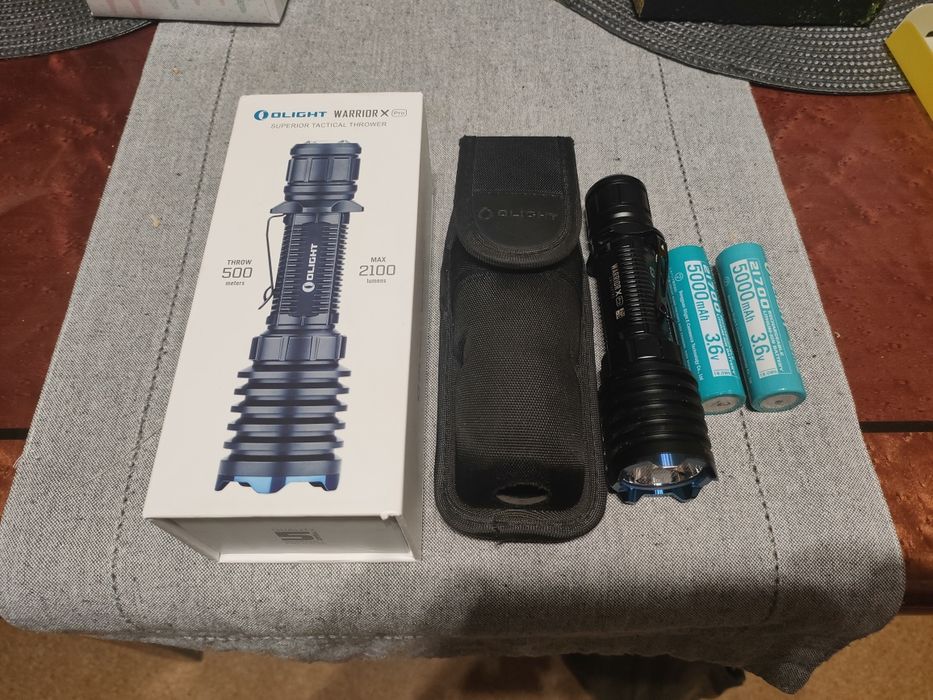 Latarka Olight Warrior X Pro 2100 lumenów + dodatkowy akumulator