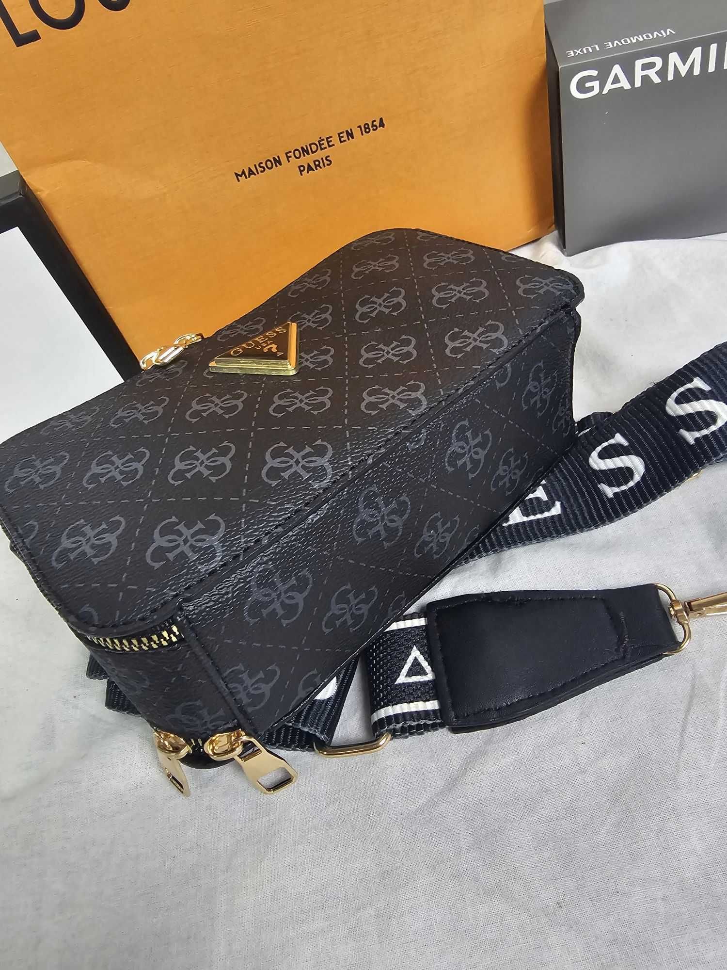 Torba Guess nowość grafit monogram listonoszka hit