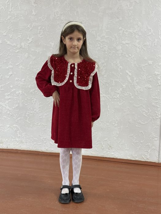 Червона сукня для дівчинки