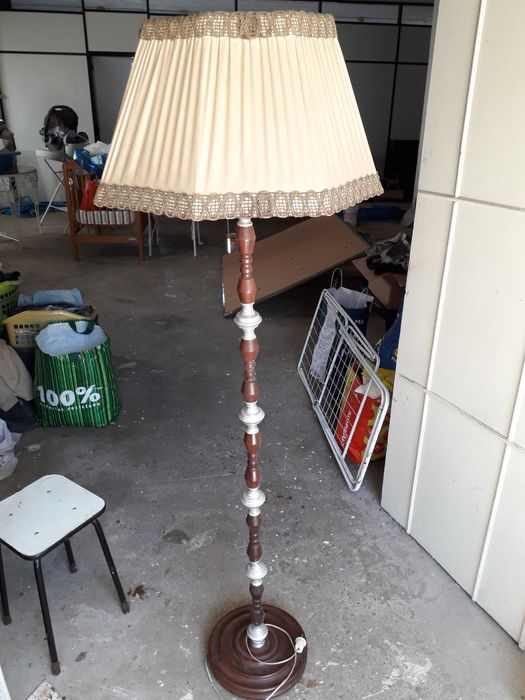 Candieiro antigo de pe alto