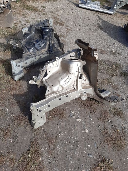 Четверть Toyota Rav4 2006-2011 четвертина кузова лонжерон