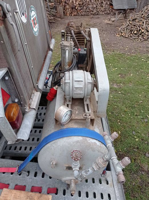 Sprężarka zabytek antyk dekoracja