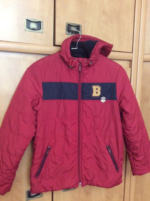 Продам демисезонную теплую куртку 140 см