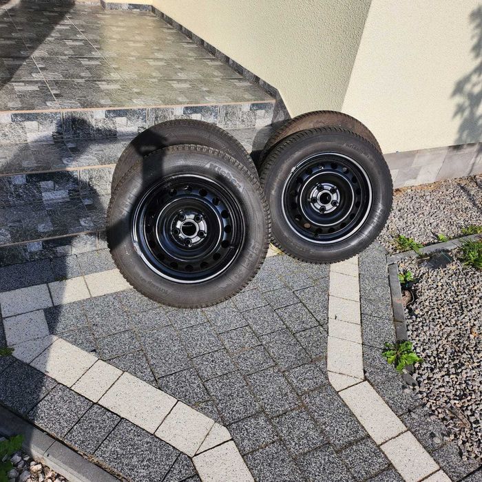 Koła zimowe 15 Toyota Yaris (2022) - felgi stalowe + opony