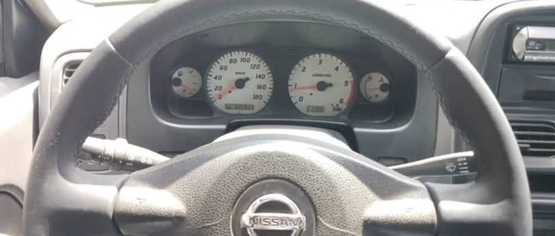 Nissan 4x4 impec!