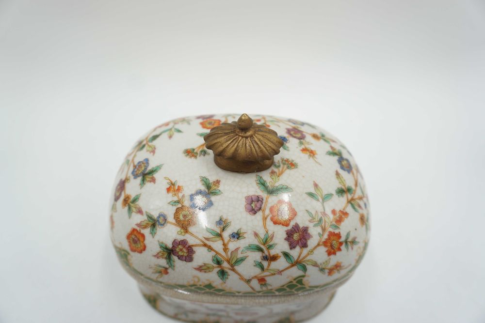 SZKATUŁKA puzderko porcelana z brązem