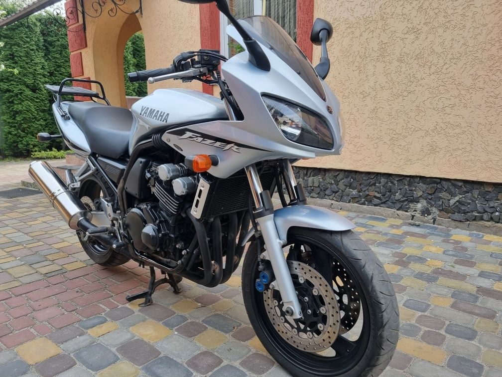 Yamaha FZS 600cc