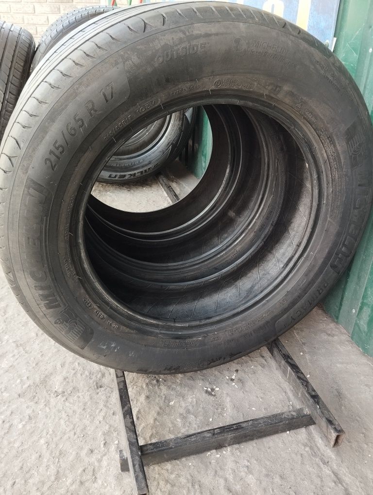 Пара літніх шин Michelin 215/65/17